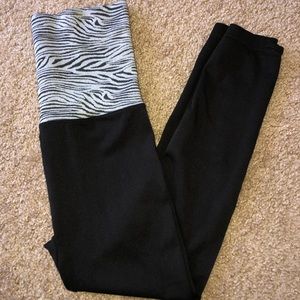 💛SOLD🛍 Women’s Black Zebra Leggings 🦓